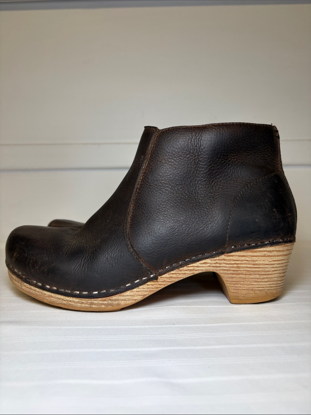 Dansko women’s Maria ankle bootie clogs in brown leather size 6.5-7